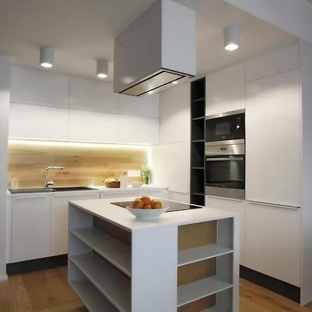 Apartamento Stylish 2-br Apartment, 100 Sqm ǀ Ac, Free Parking, Terrace *