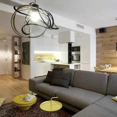 Stylish 2-br Apartment, 100 Sqm ǀ Ac, Free Parking, Terrace Daire *