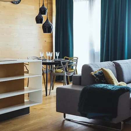 شقة Stylish 2-br Apartment, 100 Sqm ǀ Ac, Free Parking, Terrace *
