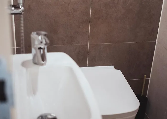 Apartmán Stylish 2-br Apartment, 100 Sqm ǀ Ac, Free Parking, Terrace *