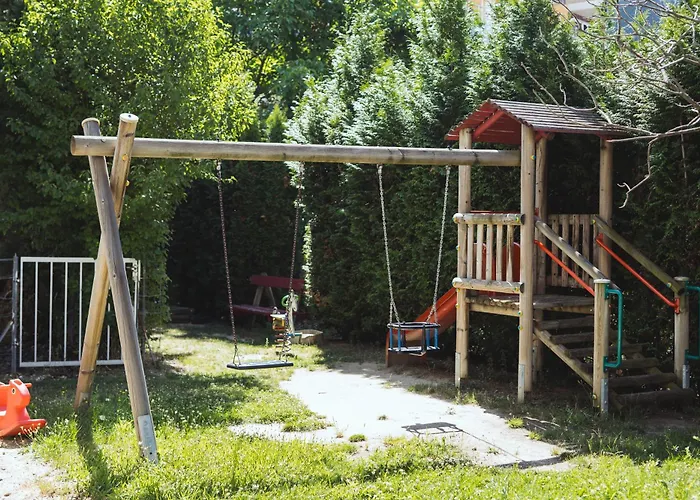 Stylish 2-br Apartment, 100 Sqm ǀ Ac, Free Parking, Terrace 公寓