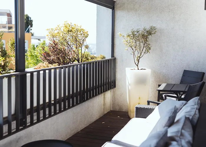 Stylish 2-br Apartment, 100 Sqm ǀ Ac, Free Parking, Terrace Appartement Bratislava