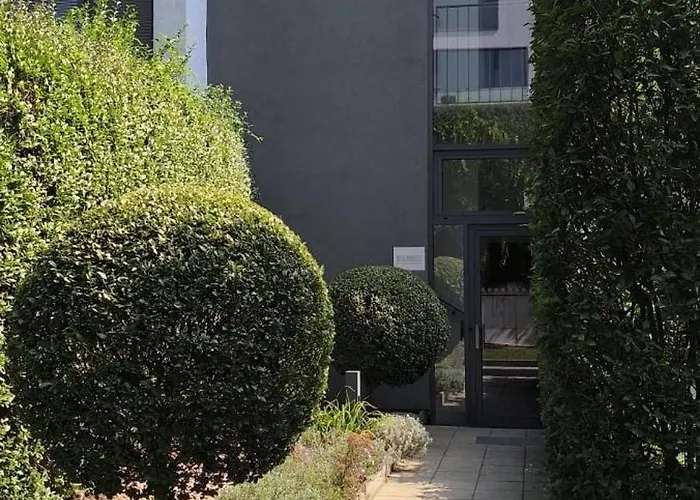 Stylish 2-br Apartment, 100 Sqm ǀ Ac, Free Parking, Terrace Apartmán Bratislava