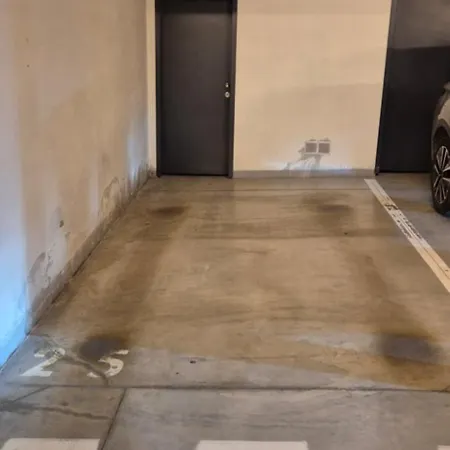 Stylish 2-br Apartment, 100 Sqm ǀ Ac, Free Parking, Terrace * Pressburg