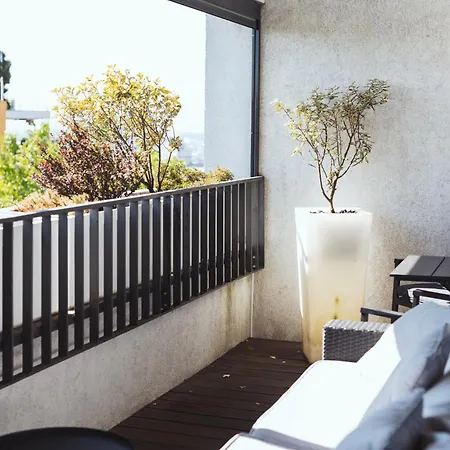 Stylish 2-br Apartment, 100 Sqm ǀ Ac, Free Parking, Terrace Apartment Pressburg