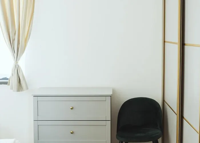 아파트 Stylish 2-br Apartment, 100 Sqm ǀ Ac, Free Parking, Terrace 브라티슬라바