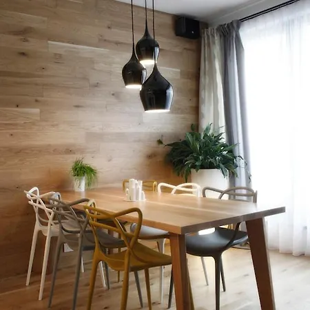 Stylish 2-br Apartment, 100 Sqm ǀ Ac, Free Parking, Terrace Pozsony