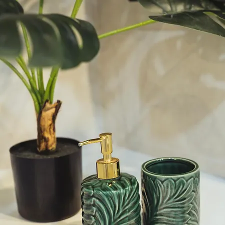 Stylish 2-br Apartment, 100 Sqm ǀ Ac, Free Parking, Terrace Lägenhet Bratislava