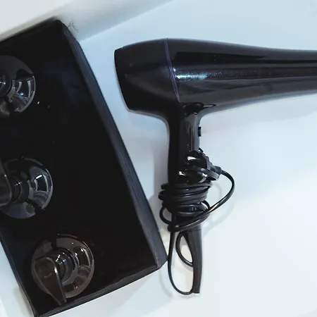 Lägenhet Stylish 2-br Apartment, 100 Sqm ǀ Ac, Free Parking, Terrace *