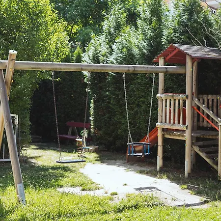 Stylish 2-br Apartment, 100 Sqm ǀ Ac, Free Parking, Terrace Lägenhet